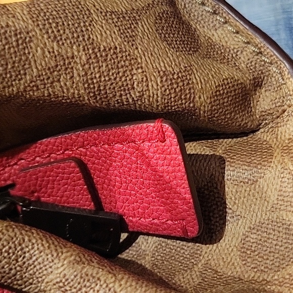 Elegant Burgundy Leather Tote Bag - Picture 3 of 8